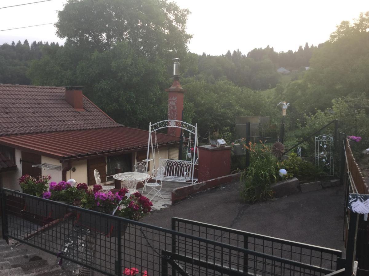 La Ferme De La-Haut B&B Le Haut-du-Them 외부 사진